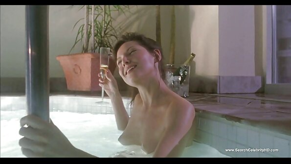 Uma Jolie brengt graag tijd door met MILF gratis korte seksfilms Brandi Love
