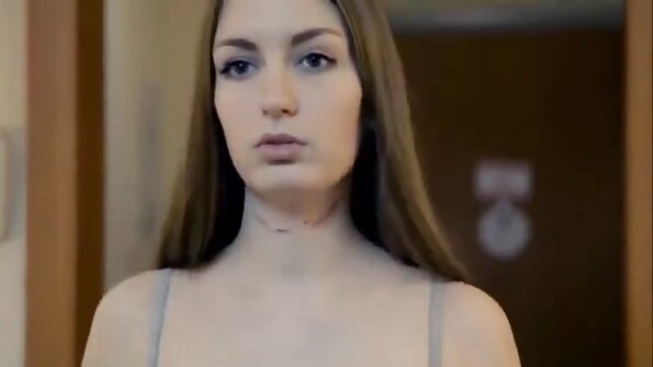 Franse moeder Liza Del Sierra neukt een gratis amateur seksfilms opgehangen Britse man