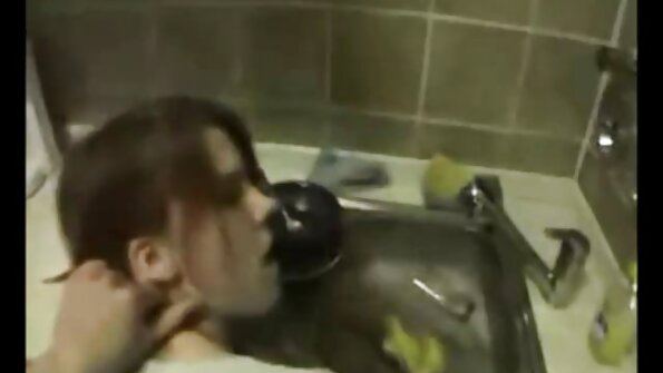 Die rothaarige Trophäenfrau Ella Hughes fickt einen jüngeren seks film gratis Kerl